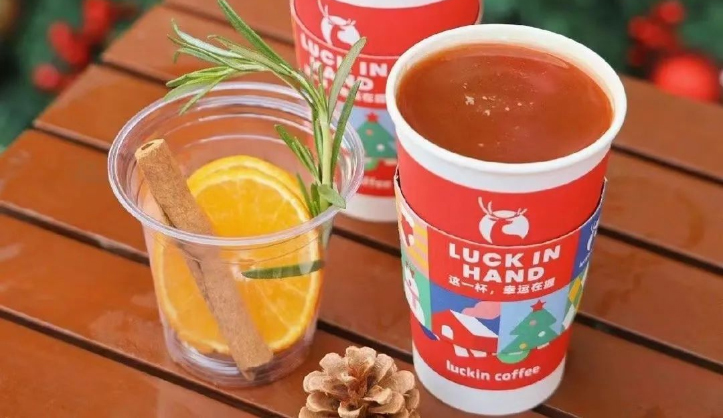 最近流行给奶茶“穿衣服”？蜜雪冰城、沪上阿姨都在玩！